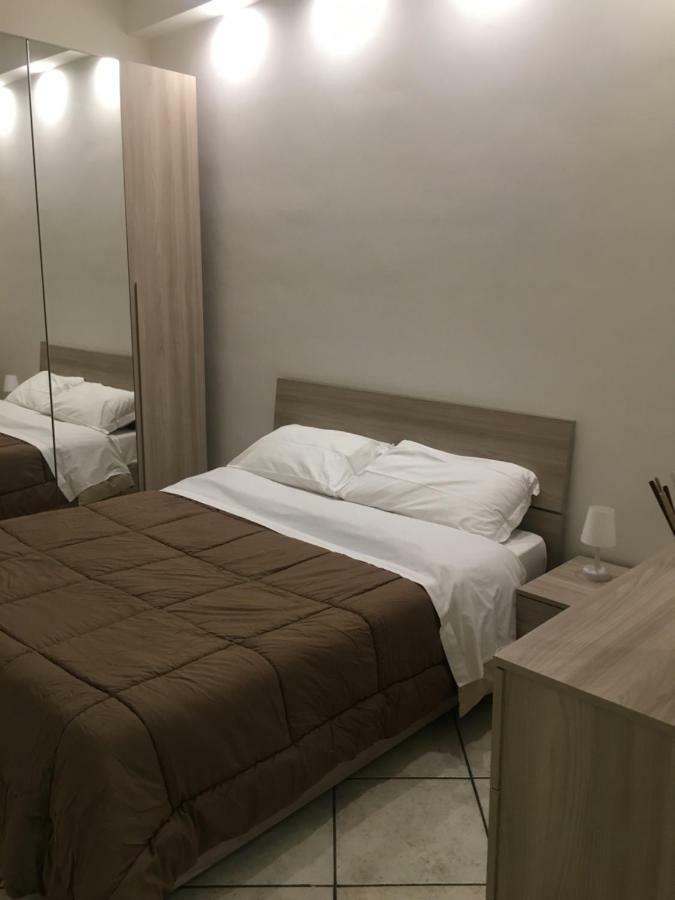 Luxurious Street Apartments Catania Room photo